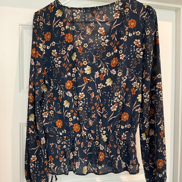 nine britton Tops - Nine Briton M women’s lightweight blouse